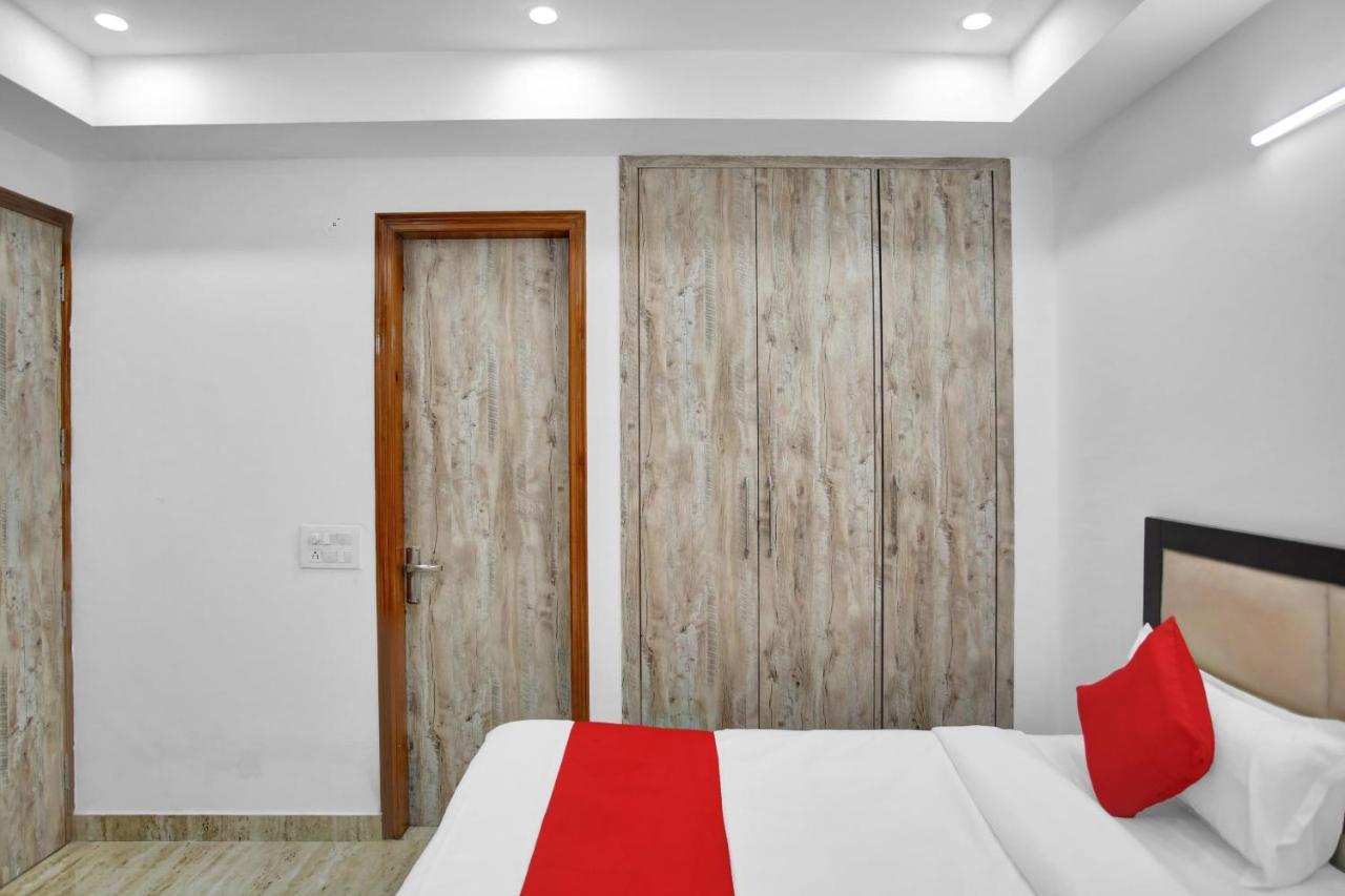 Oyo 82100 Golden Residency Noida Exterior photo