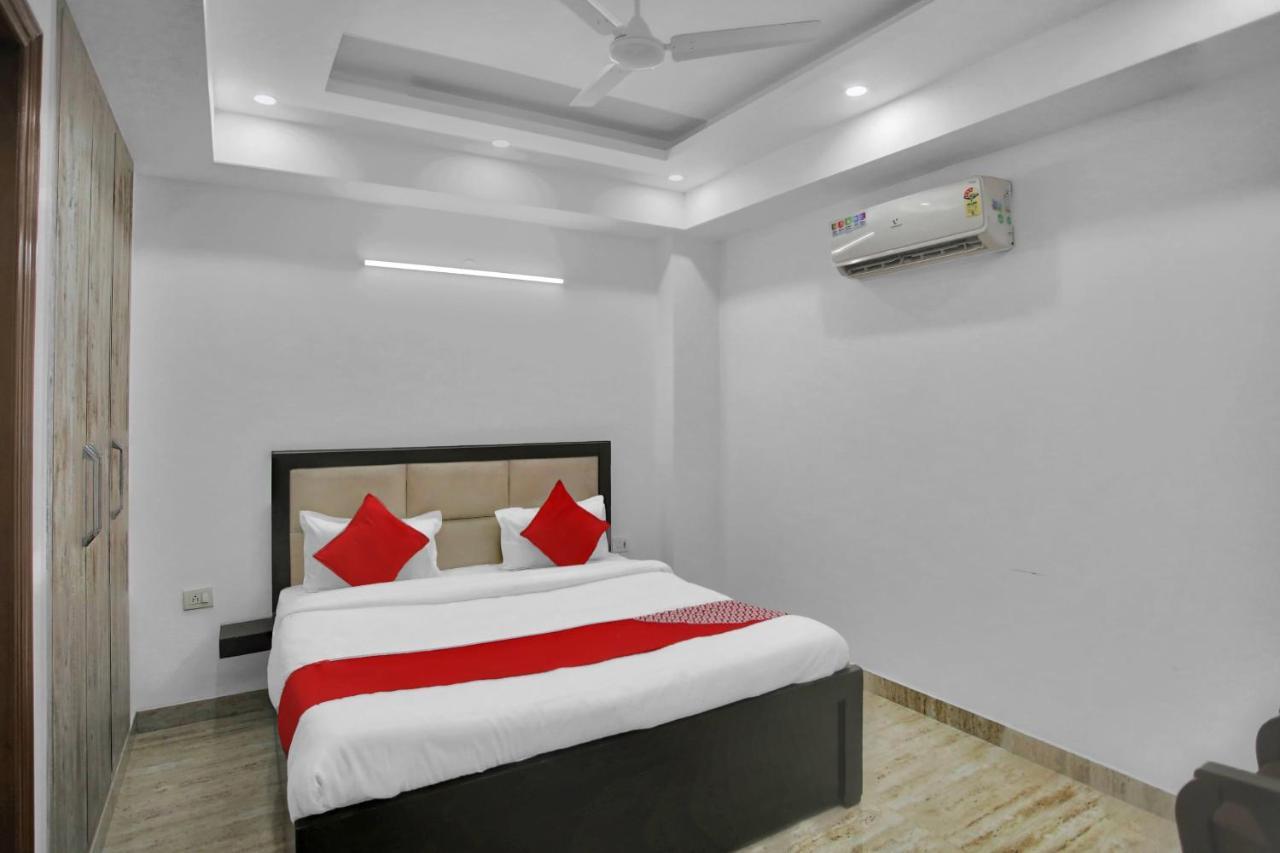 Oyo 82100 Golden Residency Noida Exterior photo