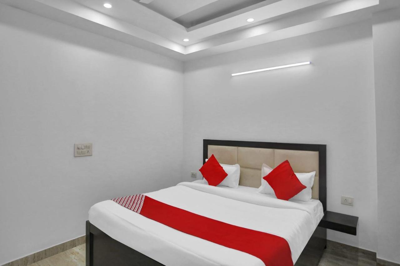 Oyo 82100 Golden Residency Noida Exterior photo