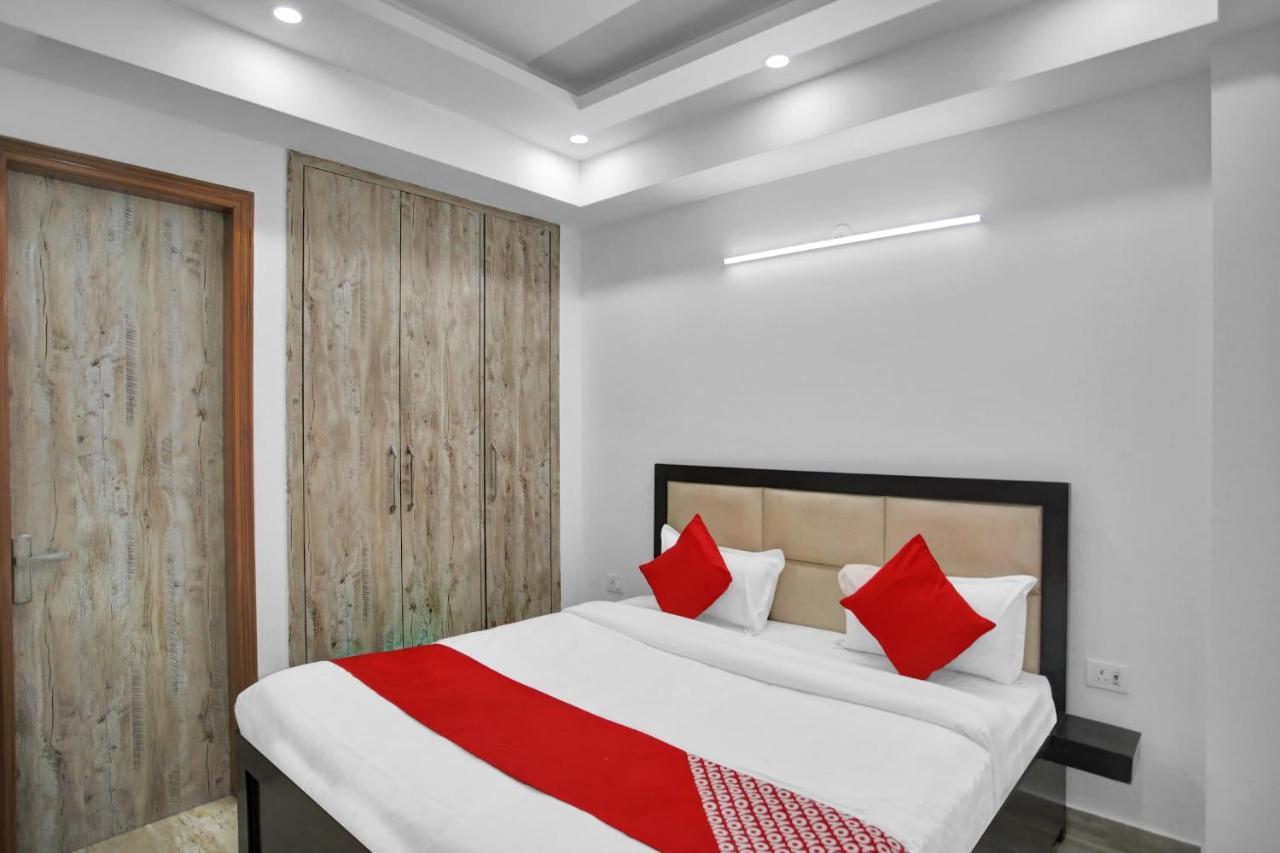 Oyo 82100 Golden Residency Noida Exterior photo