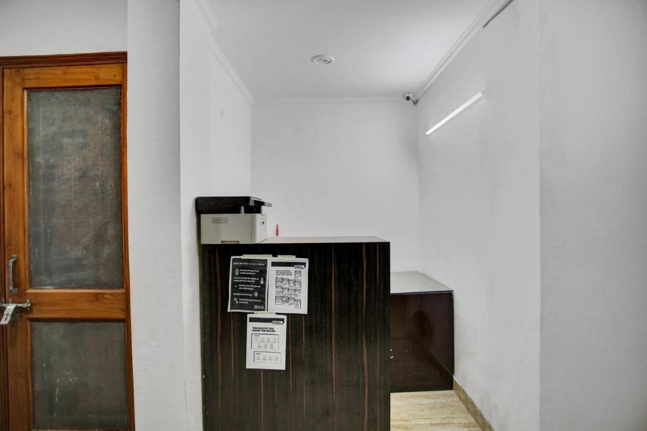 Oyo 82100 Golden Residency Noida Exterior photo