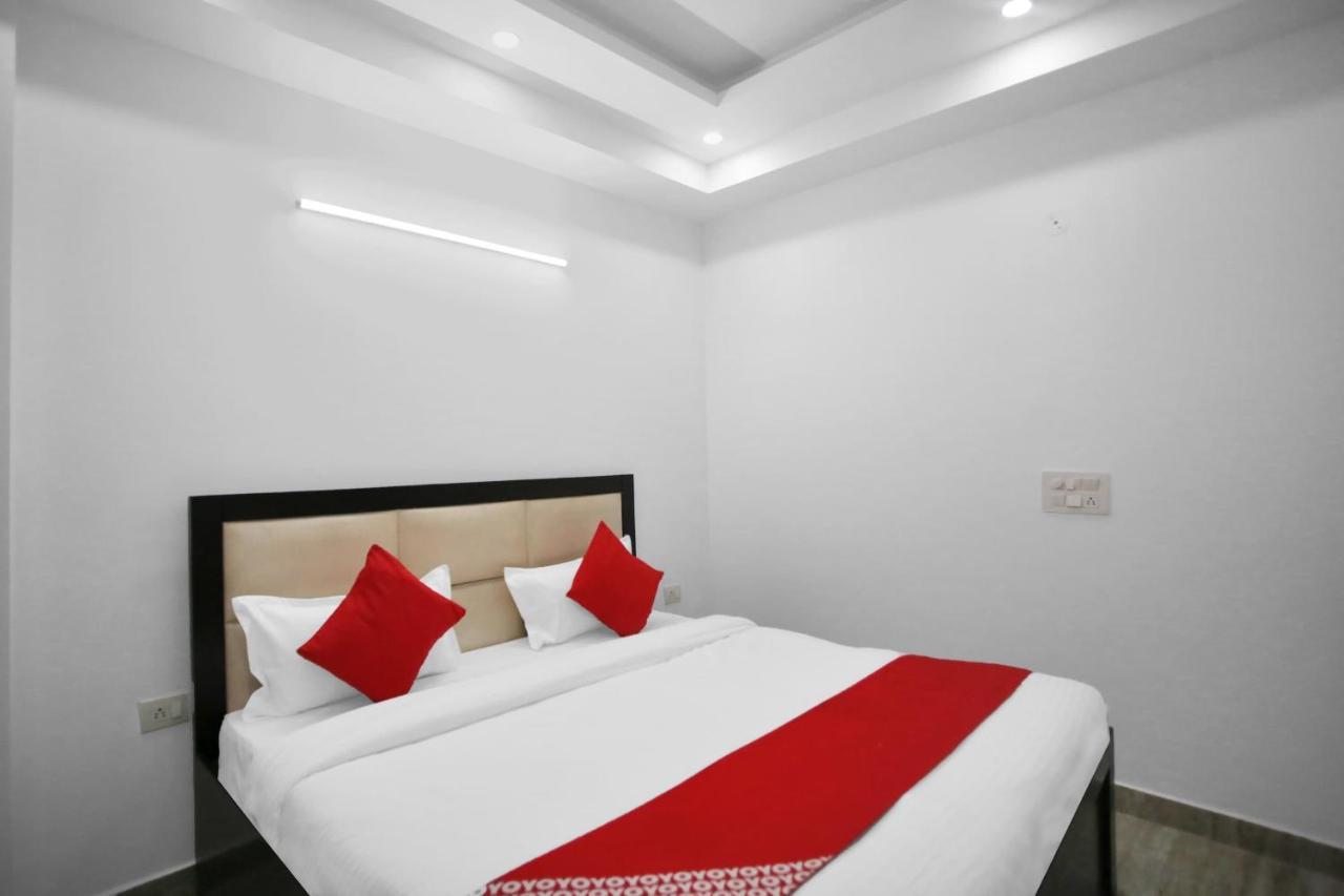 Oyo 82100 Golden Residency Noida Exterior photo