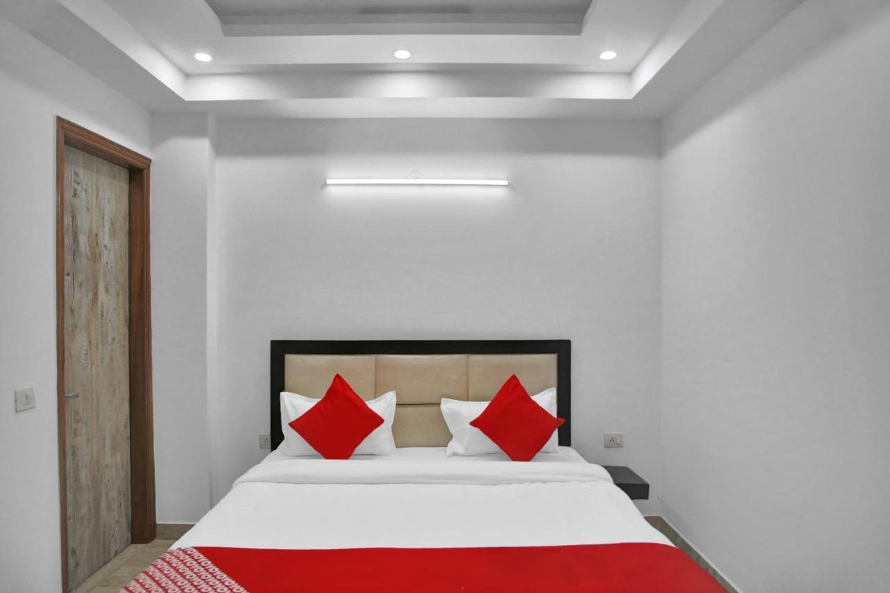 Oyo 82100 Golden Residency Noida Exterior photo
